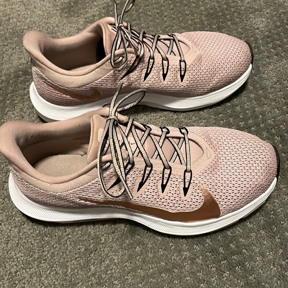 Nike quest 2 womens running sneakers